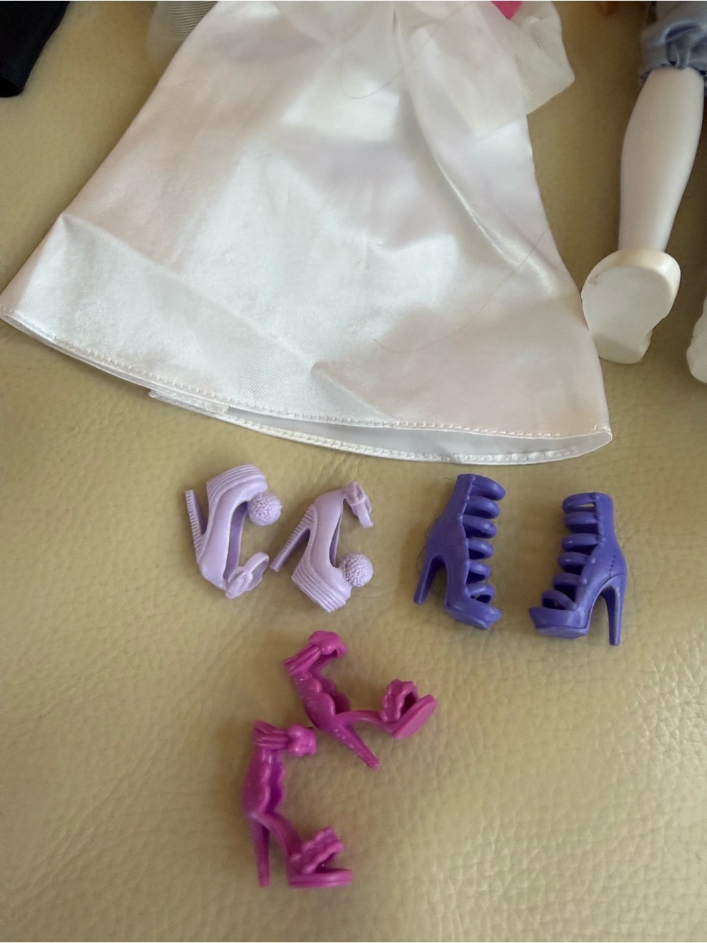 Blue Princess Doll with Blue Prince Outfit and Accessories - Picture 3 of 9